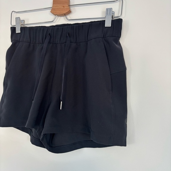 Lululemon On The Fly Black Shorts 4 - Picture 4 of 7